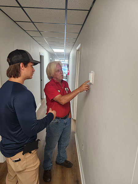 how to use thermostat Showing how to set a thermostat